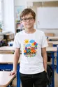 Koszulka z pociągiem dla chłopca biała rysunek kredkami dla dzieci, zdjęcie 4