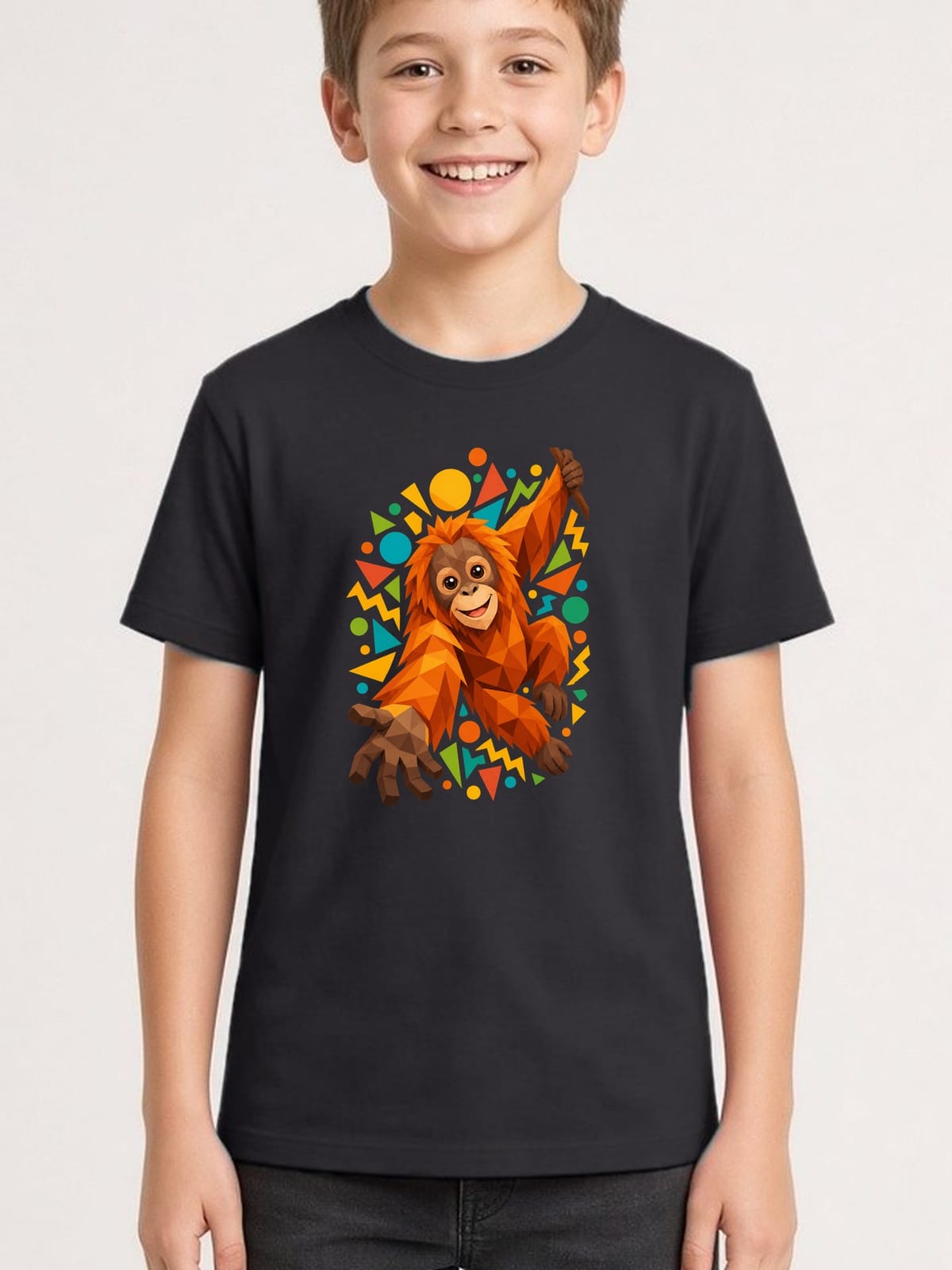 Koszulka z orangutanem dla chłopca czarna geometryczne kształty, zdjęcie 1