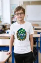Koszulka z zorzą polarną nad górami dla chłopca biała efekt haftu, zdjęcie 4