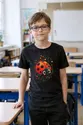 Koszulka z robaczkiem kropki dla chłopca czarna z kolorowych kropek, zdjęcie 4