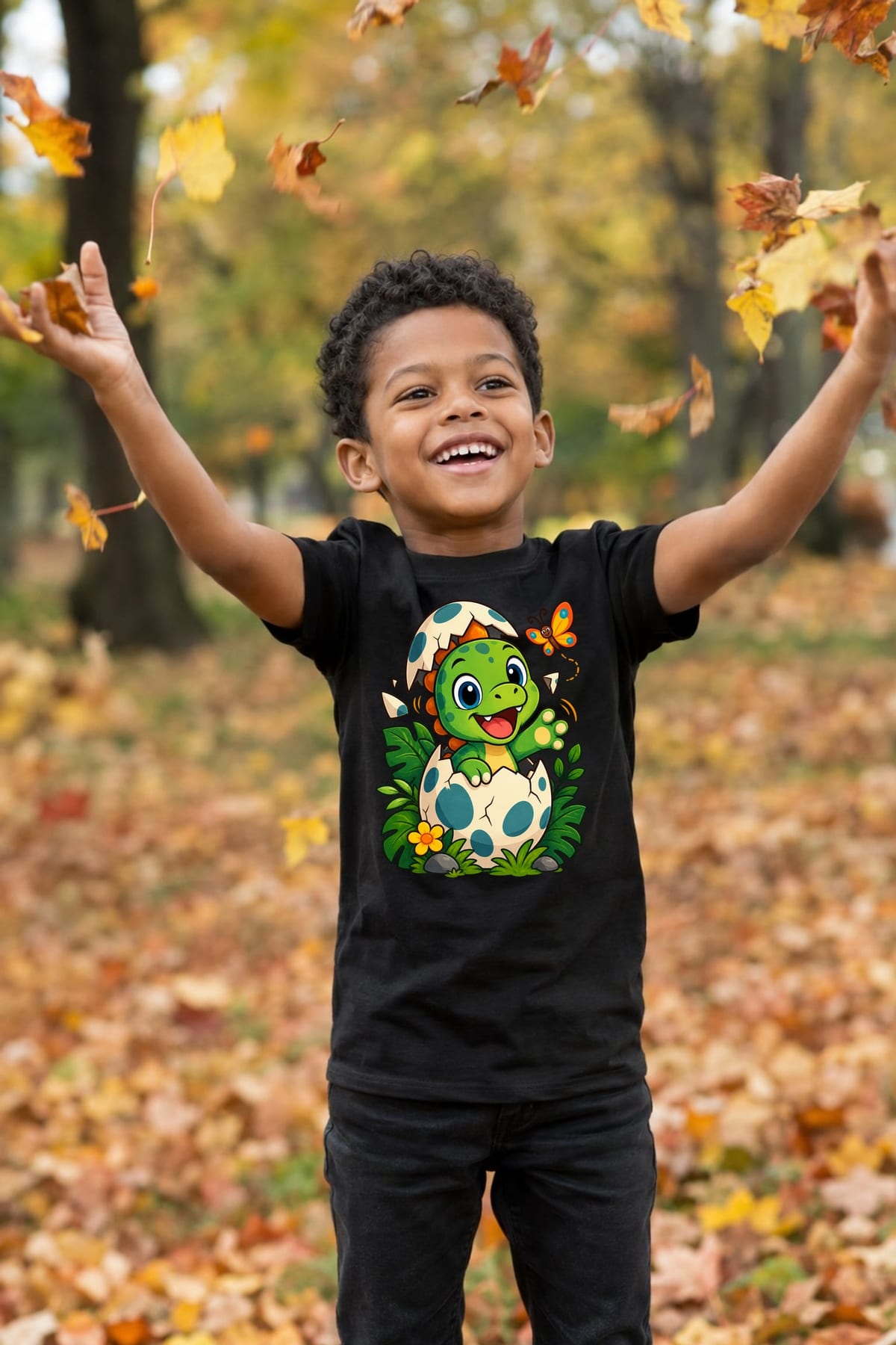 Koszulka dziecięca z jajem dinozaura dla chłopca czarna wesoła bajkowa, zdjęcie 8