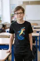 Koszulka z mozazaurem dla chłopca czarna z kolorowych kropek, zdjęcie 3