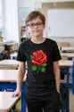 Koszulka dla chłopca z różą czarna z kolorowych kropek, zdjęcie 3