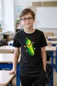 Koszulka z ogórkiem dla chłopca czarna z kolorowych kropek, zdjęcie 4