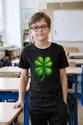 Koszulka z koniczynką dla chłopca czarna z kolorowych kropek, zdjęcie 5