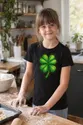Koszulka z koniczynką dla dziewczynki czarna z kolorowych kropek, zdjęcie 4