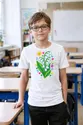 Koszulka z narysowaną konwalią dla chłopca biała rysunek kredkami, zdjęcie 3