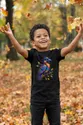 Koszulka z krukiem dla chłopca czarna z kolorowych kropek, zdjęcie 6