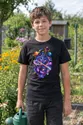 Koszulka z wiolonczelą kosmiczną dla chłopca czarna wśród gwiazd i planet, zdjęcie 8