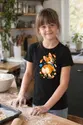 Koszulka dziecięca z corgi dla dziewczynki czarna wesoła bajkowa scena, zdjęcie 4