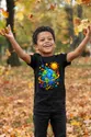 Koszulka z planetą ziemią dla chłopca czarna geometryczne kształty, zdjęcie 4