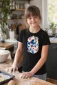 Koszulka z małym kosmonautą dla dziewczynki czarna efekt naklejki, zdjęcie 6
