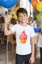 Koszulka z muffinką dla chłopca biała z kolorowych kropek, zdjęcie 7