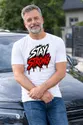Koszulka męska biała z napisem stay strong dla niego siłacz prezent, zdjęcie 5