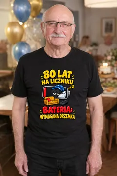 Koszulka męska czarna na 80 urodziny bateria wymagana drzemka prezent