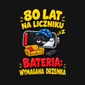 Koszulka męska czarna na 80 urodziny bateria wymagana drzemka prezent, zdjęcie 2