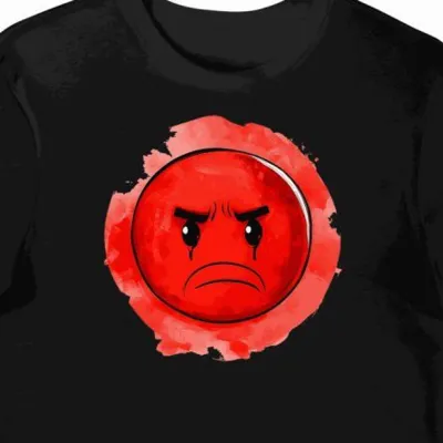 Koszulka męska czarna z motywem zamyślonego, czerwonego emoji w akwareli.