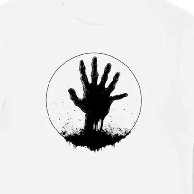 Koszulka męska biała z motywem wyciągającej się ręki zombie halloween
