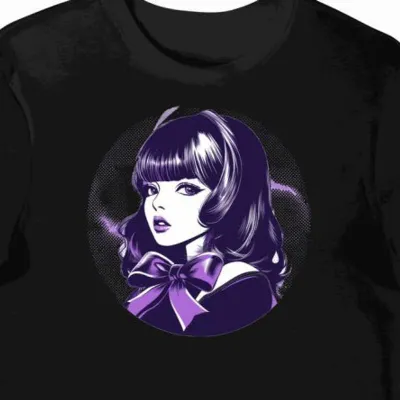 Koszulka męska czarna z nadrukiem fioletowej kokardy AKB48
