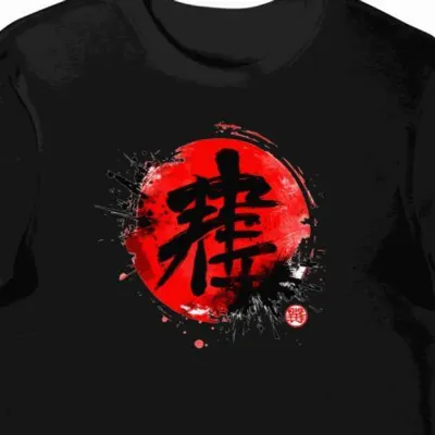 Koszulka męska czarna z nadrukiem czerwonych symboli kanji