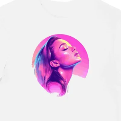 Koszulka męska biała z nadrukiem Ariana Grande w futurystycznym stylu
