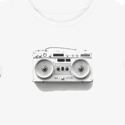 Koszulka damska biała z motywem retro boomboxa