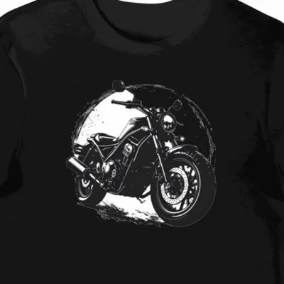 Koszulka męska czarna z dynamicznym stylem motocykla Rebel
