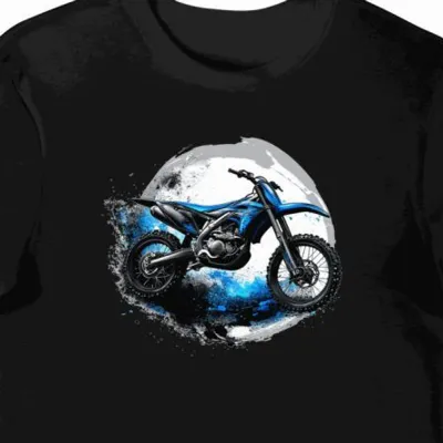 Koszulka męska czarna z nowoczesnym motocyklem Yamaha