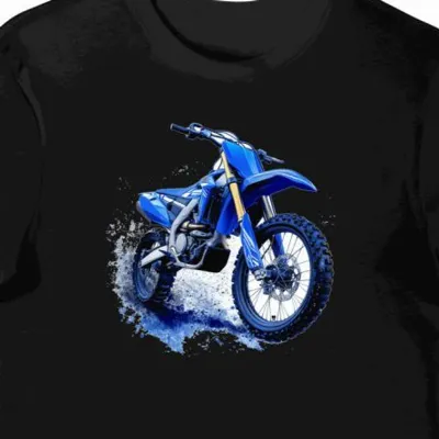Wyścigowa koszulka męska czarna z futurystycznym motywem motocykla