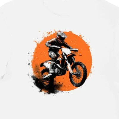 Koszulka męska biała z dynamicznym wzorem motocykla w słońcu