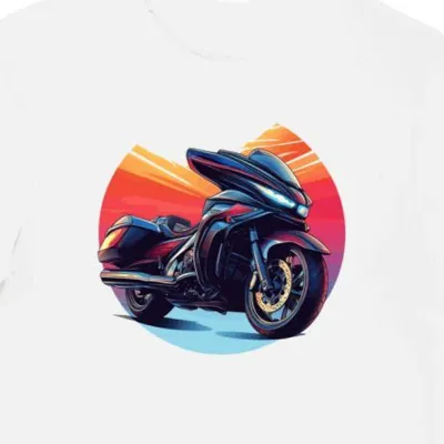 Koszulka męska biała z dynamicznym motocyklem na trasie