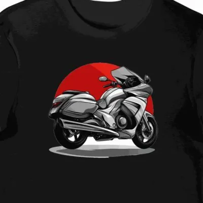 Koszulka męska czarna z Artystycznym Motywem Turystyki Motocyklowej
