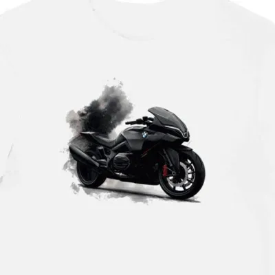 Koszulka męska biała z Futurystycznym Motywem Motocykla w Mgle