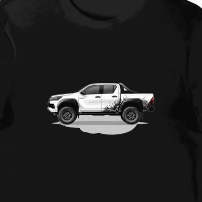 Koszulka męska czarna z motywem eleganckiej terenówki Toyota Hilux