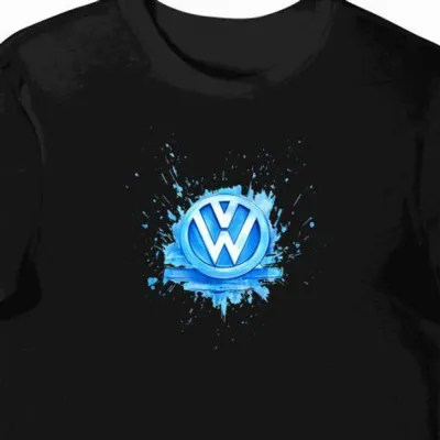 Koszulka męska czarna z Futurystycznym Logo i Motywem Motoryzacyjnym