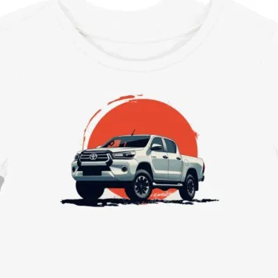 Koszulka damska biała z Grafika Toyota Hilux w Mglistym Krajobrazie