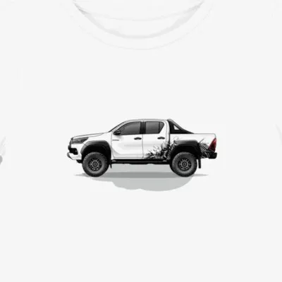 Koszulka damska biała z motywem Toyota Hilux w chmurze elegancji
