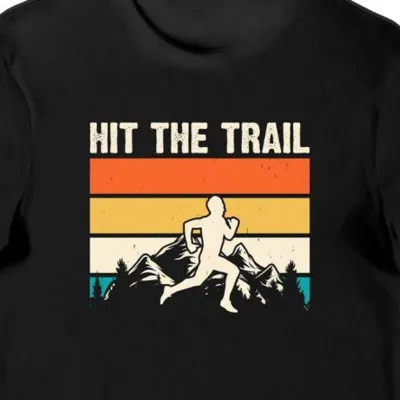 Koszulka męska dla biegacza z napisem hit the trail czarna